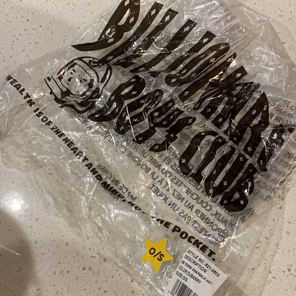 Never worn SnapBack - Picture 8 of 9